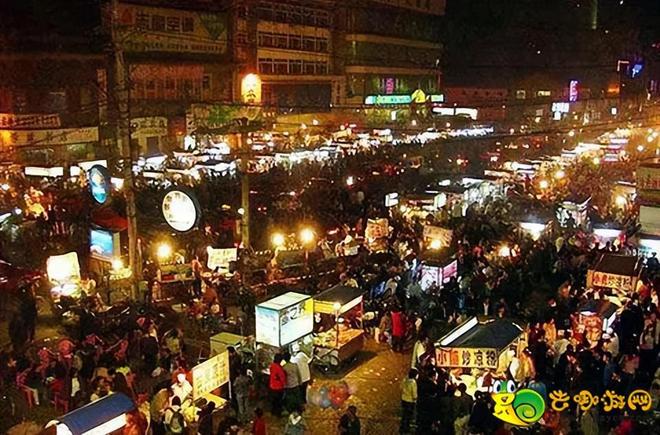 老河大夜市（河南大学明伦校区西门） 参考图 1