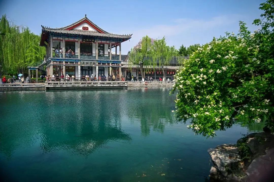 超然楼(大明湖东岸) 参考图 1